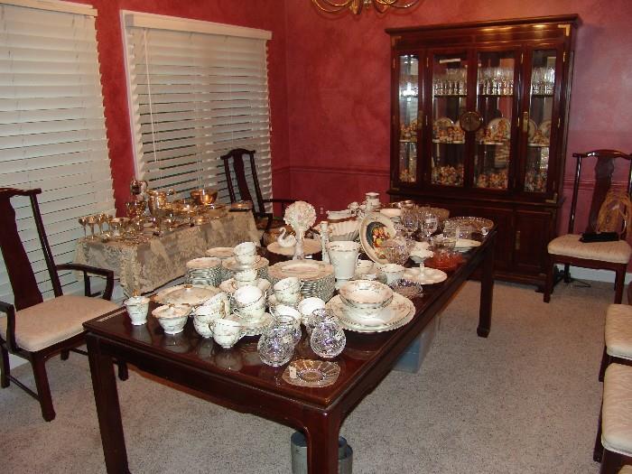 Pulaski mahogany dining room suite including dining table and 8 chairs, and large breakfront china cabinet.