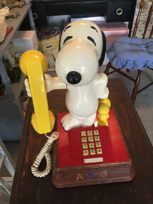 Original Vintage Snoopy phone