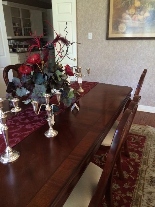 Lovely dining table & chairs