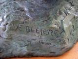 Signature on Joe Beeler bronze