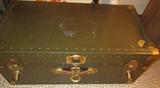 VACATIONER TRUNK WITH CLEAN INSIDES AND INSERT 