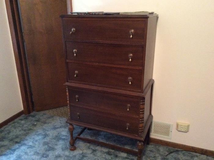 Beautiful antique chest of drawers, drop pulls $300