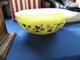 Pyrex nesting bowls
