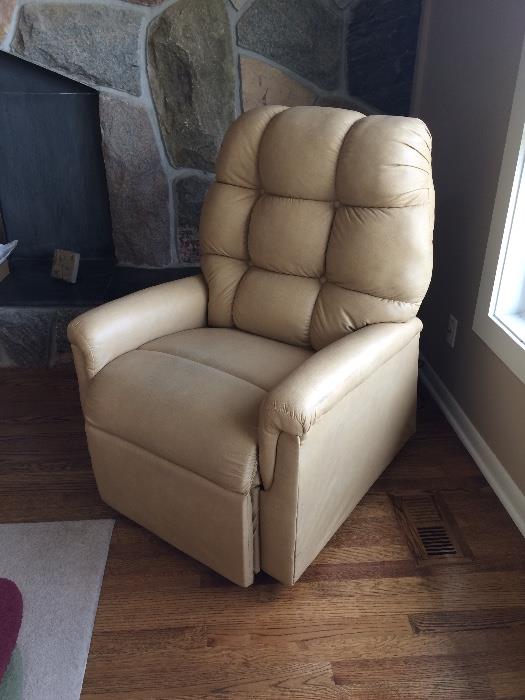 Beige Lift Chair with Heat and massage, great working order!