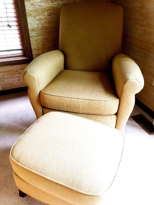 This is a really nice "Closing Home" sale in Sylvania.  Several pieces of nice Ethan Allen furniture including this super cute arm chair and ottoman...