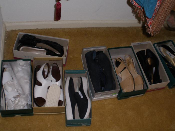 Lots of 8.5 ladies shoes, some never worn. Over 50 pairs!