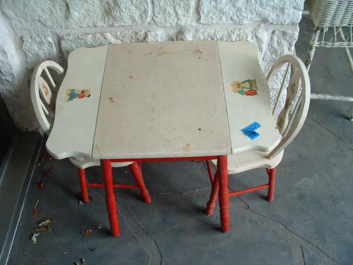 kids table and chairs (1930's)