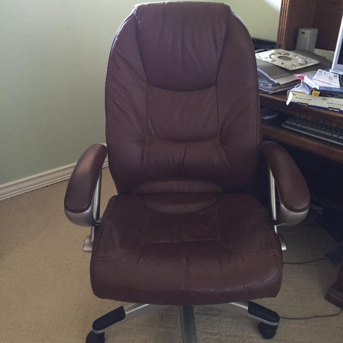 Good leather office chair in brown leather.