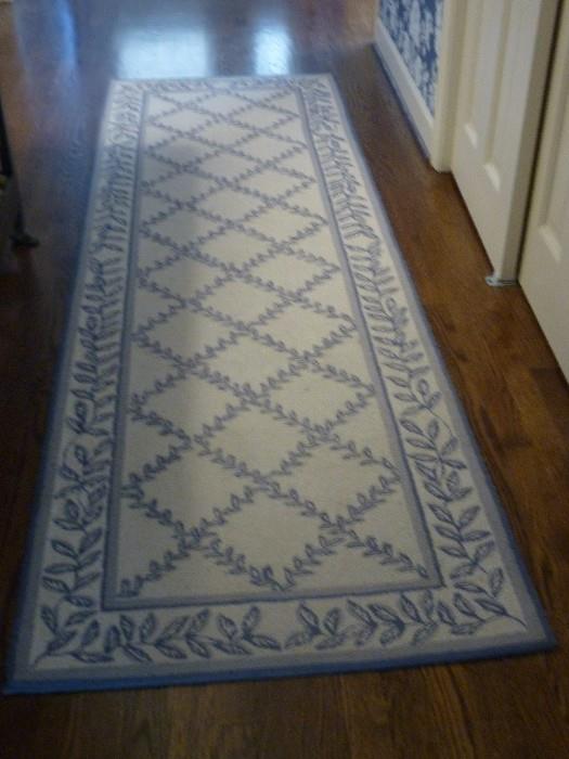 Blue and white leaf rug runner