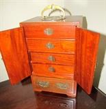 Dovetailed construction jewelry chest