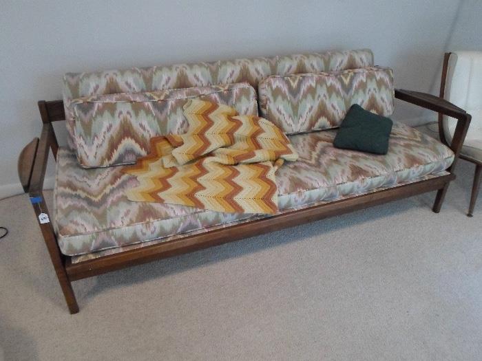 Very well made mid-century daybed.