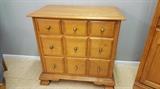 Side Dresser