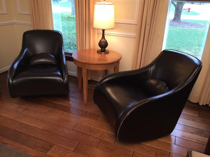 2 MATCHING LEATHER LOUNGE CHAIRS