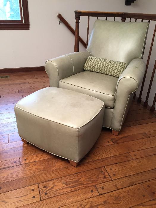 ETHAN ALLEN LEATHER LOUNGE CHAIR AND OTTOMAN