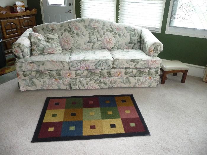 sofa / geometric rug 