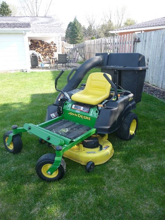 John Deer Riding Mower with less then 200 hours 