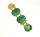 Lot# 1004 A carved jadeite and 18K yellow gold three-section pendant 









A tested 18K, a dragon-motif pendant with two carved and one bi-jadeite sectional drop pendants, 4.5''. est:$800/1200