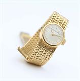 Lot# 1103 A lady's 18K yellow gold mesh bracelet wristwatch, Patek Philippe 









The circular silvered dial with gold tone baton numerals and hands, dial marked ?Patek Philippe? attached to a 20 jewel movement adj. to five pos. Heat, cold and Isochronism #981745, Patek crown,?cased in a 18k yellow gold case with integrated mesh bracelet, case properly stamped and hallmarked Ref: #3266/14 Ser: #2616591, clasp properly stamped and hallmarked,?weight: 34 gms gross, 6.75'' L. est:$2000/3000