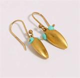 Lot# 1124 A pair of turquoise and 18K yellow gold 'Bug' earrings, Ted Muehling 









Apparently unsigned, the drops tested 18K, with 14K yellow gold wire, .5'' L x .25'' W. est:$250/350