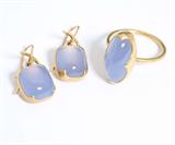 Lot# 1125 A chalcedony and gold earring and ring set, Gabriella Kiss 









Each marked '18K' and signed 'GK' (Gabriella Kiss), size 7. est:$800/1200