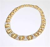 Lot# 1134 A diamond and two-tone gold necklace 









Stamped Italy, a 14K two-tone gold and diamond necklace set with 138 full-cut diamonds totaling approximately 3.00 cts, graded H-I color and SI clarity, 16'', 97 gms. est:$4000/6000