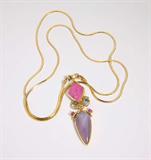 Lot# 1092 A chalcedony, pink drusy and 18K yellow gold pendant with gold snake chain 









Tested 18K, the gold custom pendant with a pink drusy and pear-shaped chalcedony drop further accented with moonstone cabochons and pink sapphires on a 14K yellow gold snake chain, 17.7 gms, 24''. est:$1500/2000