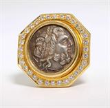 Lot# 1158 A silver medalion,18K yellow gold and diamond bezel enhancer 









The enhancer centering a silver medallion depicting Zeus, set with 32 full-cut diamonds totaling approximately 0.95 ct graded H-I color and VS clarity, 24.5 gms. est:$1000/1500