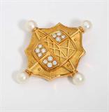 Lot# 1163 A cultured pearl, diamond and 18K yellow gold brooch, Turi 









Signed Turi, set with 12 full-cut diamonds totaling approximately 0.40 ct, graded J-K color and VS clarity, the cultured pearls measuring 6.00mm, 14 gms. est:$800/1200