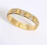 Lot# 1171 A diamond and 18K yellow gold bracelet 









Set with 230 full-cut diamonds totaling approximately 2.75 cts, graded I-J color, SI clarity, 7'', 52.9 gms. est:$2500/3500