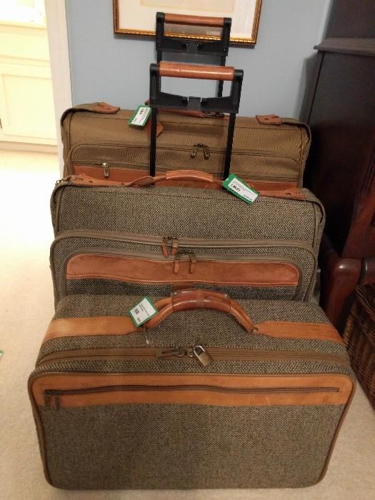 Just what you need as you board your private jet, a set of vintage Hartman luggage, made in downtown Lebanon, TN. Yep, that's where they're headquartered, right down the street from Cracker Barrel.