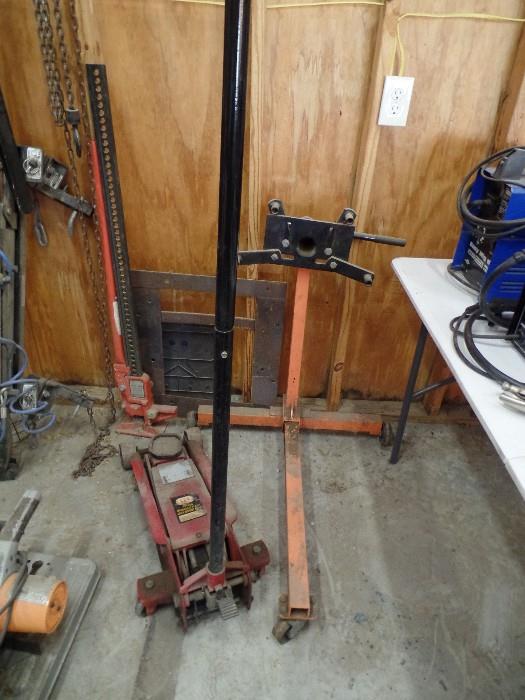 Motor Carry Rack, Hydr. Jack and a heavy duty bumper Jack.