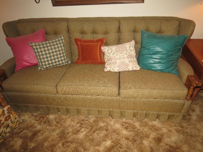 Beautiful Vintage Broyhill Colonial sofa in Incredible condition
