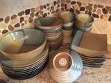 Santo Dinnerware