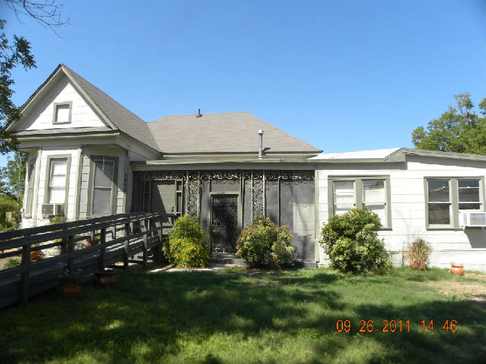 Beautiful fourplex with three units in the main house and one cottage behind. Two units are rented. For sale by owner. 1941 sf.
$175,000.