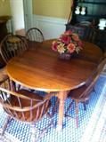 Mahogany Dining Room Table with 2 Leaves
6 Windsor Chairs (2 Arms, 4 Sides)
