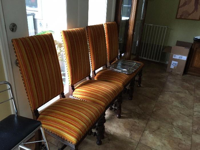 Set of 4 dining chairs