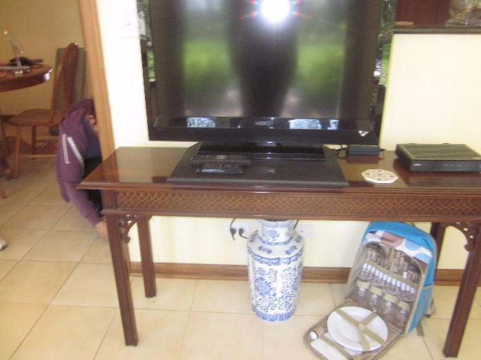 Counsil console table, flat screen TV