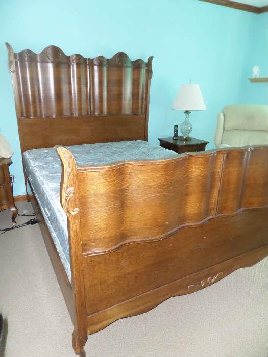 Oak Queen Bed