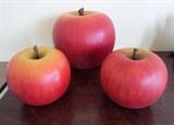 SELMA CALHEIRA (Brazil)
Apples (Set of 3)
Painted Ceramic-Original
San Diego 1998
$595
