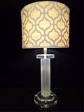 VINTAGE LUCITE TABLE LAMP