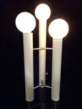 LARGE 1970's 3 LIGHT WHITE METAL TABLE LAMP, CHROME STRETCHERS, EXCELLENT GENTLY USED CONDITION, 28"H