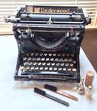 Underwood No. 3 typewriter with original accessories (typewriter oil, oil can & brushes)