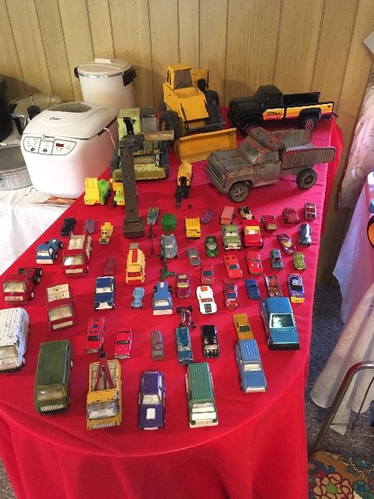 Vintage tin Tonka toys and multiple diecast cars and trucks