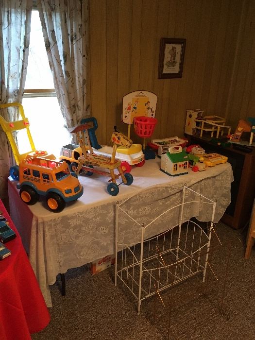  Vintage Fisher Price,  Little tikes and  Playschool toys