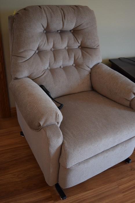 Lift chair in brand new condition. 
