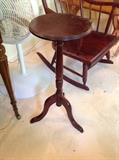Round Mahogany Pedestal Fern Stand