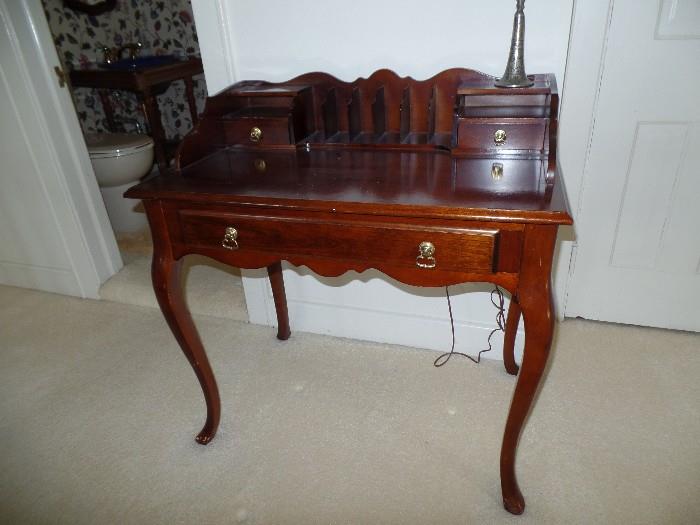 Absolutely beautiful Ladies Desk- Queen Anne Style