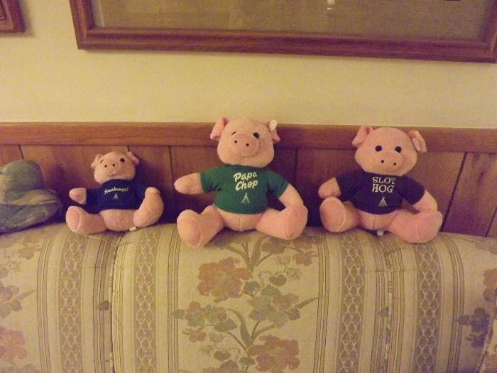 Curto Toy stuffed pigs: Sowabunga, Papa Chop, Slot Hog