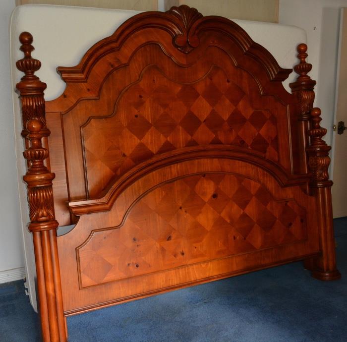  Broyhill King Large Post Bedstead