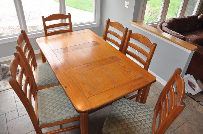 This End Up Kitchen Table & Chairs